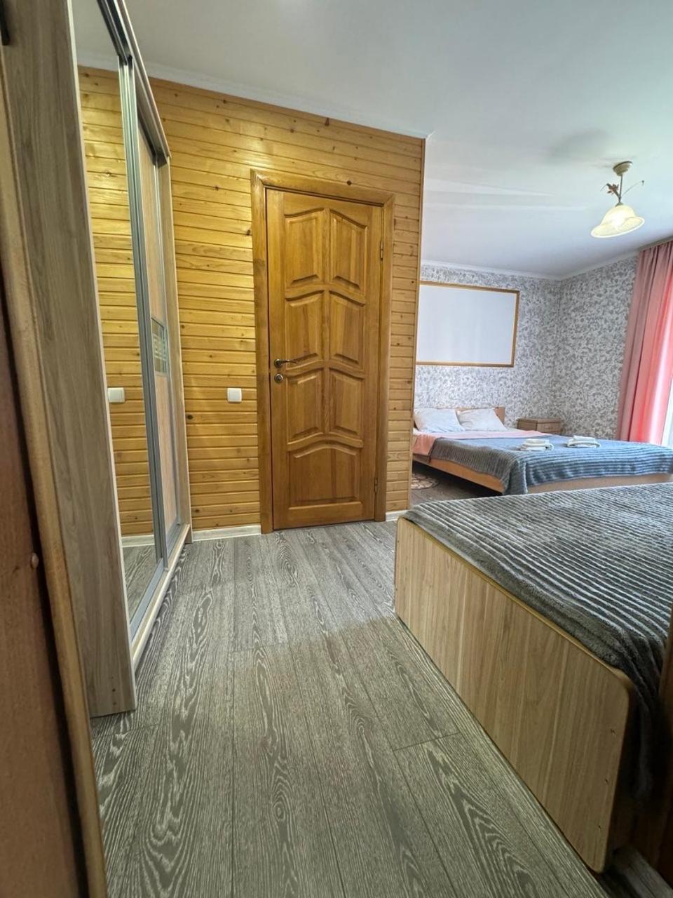 Lodge Good House *